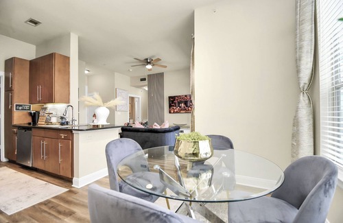 South Main Apartment | Haus of Blush. Near NRG. FREE Shuttle to TX Med Center