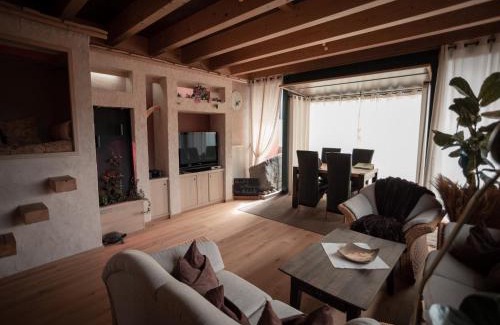 Blossersberg House | Haus Samoa with private terrace, views