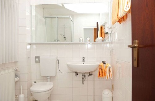 Vahrenwald Hotel | Haus Sparkuhl Hotel Garni