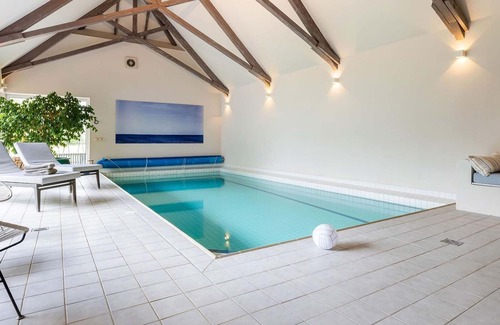 Fehmarn House | Haus Unter Reet mit Eigenem Schwimmbad