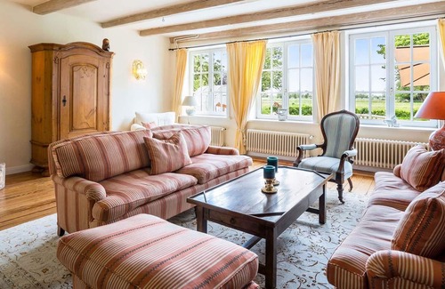 Fehmarn House | Haus Unter Reet mit Eigenem Schwimmbad