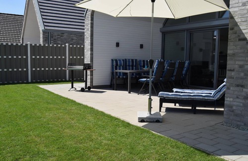 Busum House | Haus Witte Bank in Zentraler Lage mit Großem Garten, Sauna und Viel Platz