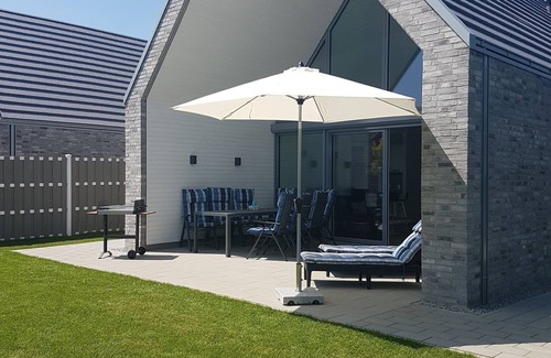 Busum House | Haus Witte Bank in Zentraler Lage mit Großem Garten, Sauna und Viel Platz