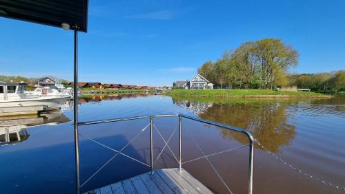 Steinbild House | Hausboot Emsblick