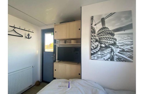 Schleswig Boat Rental | Hausboot Fjord Ankerplatz mit Biosauna in Schleswig
