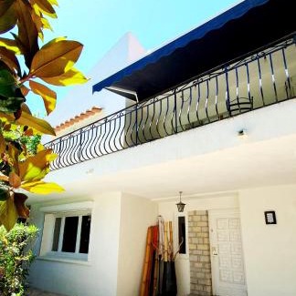 Saint-Jerome Apartment | Haut Villa T3 avec piscine