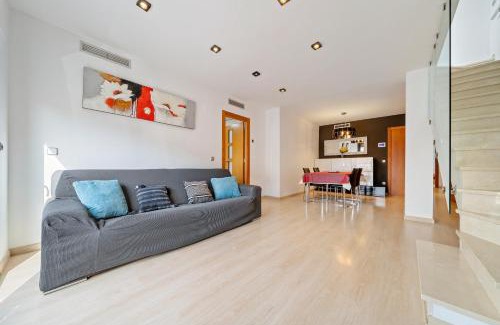 Pineda de Mar Apartment | Hauzify I Apartament Ponent