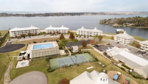 Conroe House | Have Family Fun Outdoors in this 2BD condo with onsite resort activities