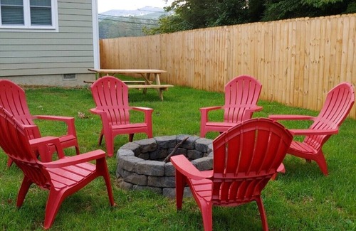 Brevard House | Have the Best of Both: Quick Access to Downtown Brevard & Pisgah Forest.