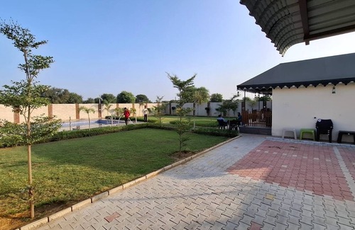 Jaipur District Other | HAVELI RESORT FARMnn3-bedroom farmhouse in marvelous Hathod with AC, WiFi
