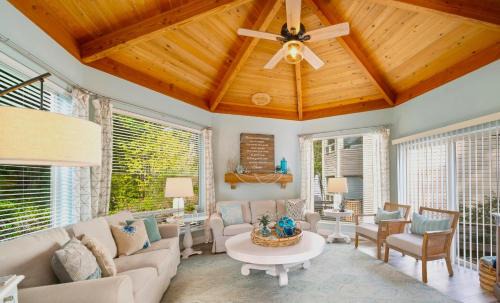 Manzanita House | Haven MCA#462