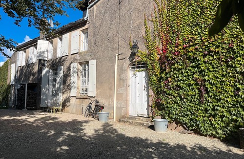 Montagoudin House | Haven of Peace in the Heart of Entre-Deux-Mers: Charming Cottage with Pool, Sauna, and Preserved Nature