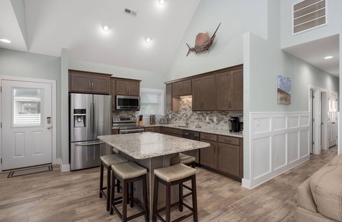 Nags Head House | Haven on the Banks: Semi-Oceanfront, Community Pool, Perfect for Wedding Parties