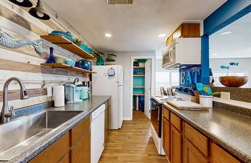 Surfside Beach House | Haven | Steps to Beach | Large Deck | Pet Friendly