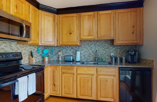Crystal Beach House | Haven | Steps to Beach | Community Pond | Sleeps12