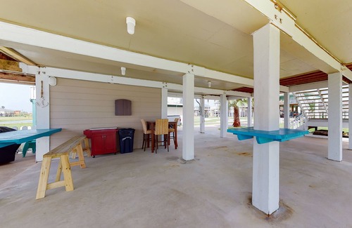 Crystal Beach House | Haven | Steps to Beach | Community Pond | Sleeps12