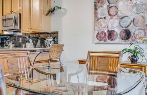 Kihei Condo | Hawaii Décor W/Kitchen, Lanai, WiFi–Kamaole Sands