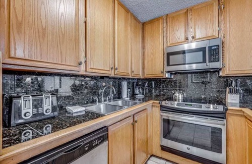 Kihei Condo | Hawaii Décor W/Kitchen, Lanai, WiFi–Kamaole Sands