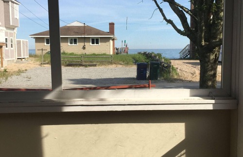 Old Lyme Cottage | Hawks Nest Beach Cottage-Views of Long Island Sound-Tranquil+Relaxing-3br