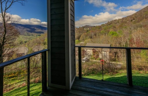 Seven Devils Condo | Hawks Peak 203- Entry level, Grandfather Mountain View