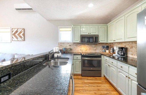 Seven Devils Condo | Hawks Peak 406- Mountain Condo, Top Floor, Grandfather Mountain View, Modern, Near High Country A.