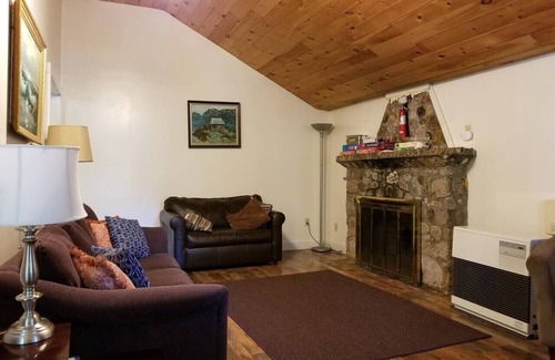 Raymond Cottage | Hawthorne Cottages Chickadee Heights