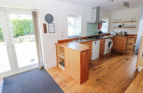 Scurlage Cottage | HAWTHORNS, pet friendly, with open fire in Scurlage