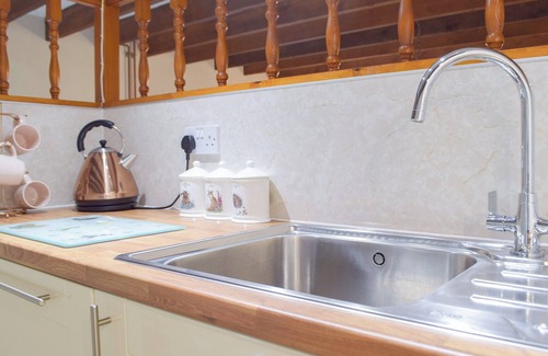 Dinas Cross Cottage | Hay Barn - Dinas Country Club