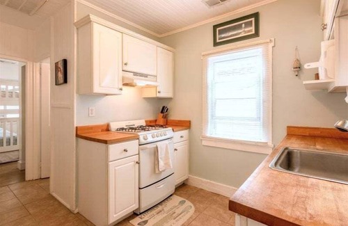 Point Pleasant Beach House | HAY7 | Featured on HGTV! 3BR 1ba Beachside Cottage set in the Sand! 1 car parking