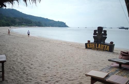 Ko Lanta Ski Chalet | Hayar House's Cabin house at kantiang bay