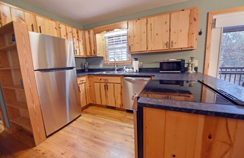 Blairsville Cabin | Hayden’s Hideaway - View, hot tub, game room, fun!