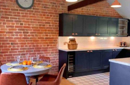Longford Apartment | Hayes Suite