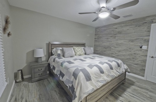 Eastside Promise Neighborhood House | Hays Skyline View * 1 mile to Alamo * Incredible Views in Historic Neighborhood