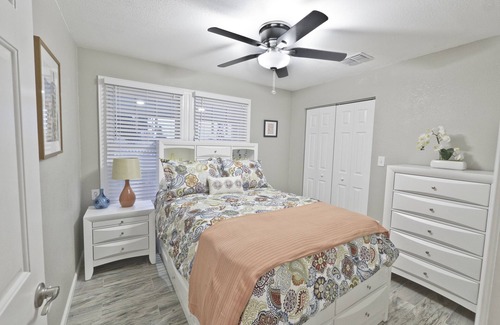 Eastside Promise Neighborhood House | Hays Skyline View * 1 mile to Alamo * Incredible Views in Historic Neighborhood