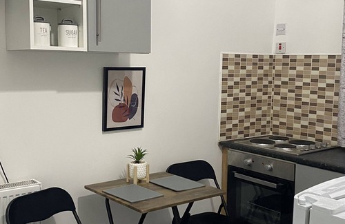 Huddersfield Apartment | Hayy Stylish Studio Blackhouse