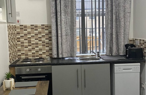 Huddersfield Apartment | Hayy Stylish Studio Blackhouse
