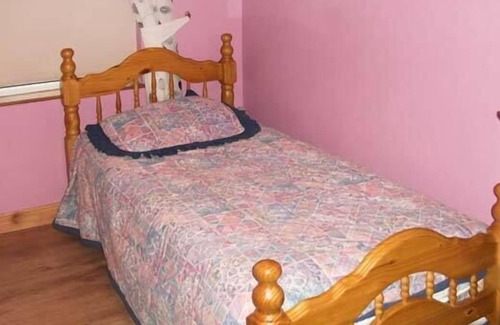 Killimor Cottage | HAZEL COTTAGE, pet friendly in Killimor, County Galway