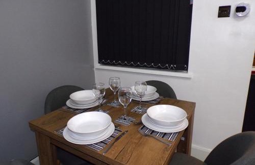 Stoke-on-Trent Apartment | Hazelhurst House - 4 bedrooms 2 bathrooms