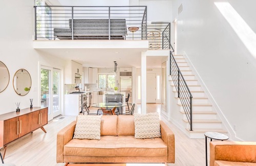 East Hampton House | Head out East and live the good life in this renovated wooded oasis!
