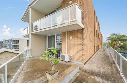 Port Macquarie Apartment | Headlands 12 - Coastal 2 bedroom unit located in Port Macquarie CBD