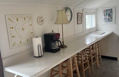 Lakeside Cottage | Headline