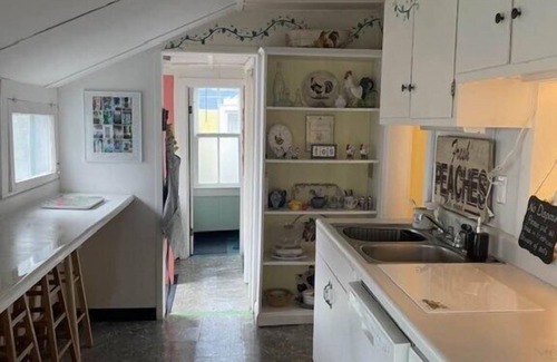 Lakeside Cottage | Headline