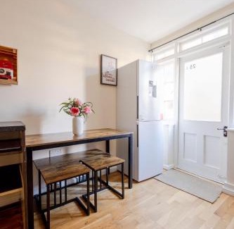 Abbey Apartment | Heads Down & Coffee Mornings