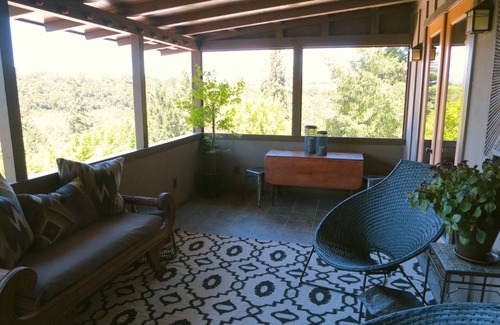 Healdsburg House | Healdsburg Hilltop Retreat : Craftsman detail, modern comforts & stunning VIEWS