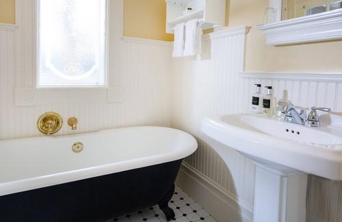 Healdsburg Bed & Breakfast | Healdsburg Inn on the Plaza, A Four Sisters Inn
