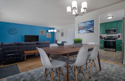Woodlawn House | Heart of Alberta Arts District, Pet Friendly, Walk to Alberta Park, Food, Art, and Drinks