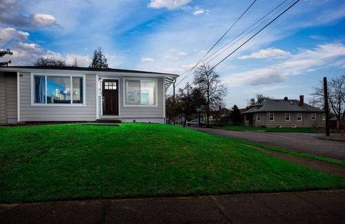 Woodlawn House | Heart of Alberta Arts District, Pet Friendly, Walk to Alberta Park, Food, Art, and Drinks