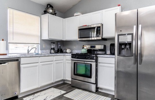 Southeast Arlington House | Heart of Arlington, Cozy Home
