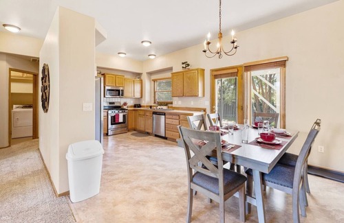 Southeast Boise House | Heart of Boise*Simplot sports complex*Pool Table