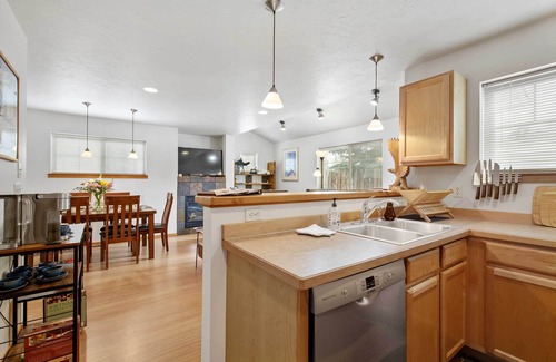 Bozeman House | 'Heart of Bozeman' Townhome w/Patio Near MSU